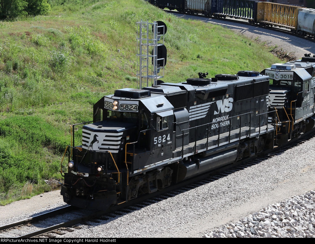 NS 5824 was rebuilt from a GP50